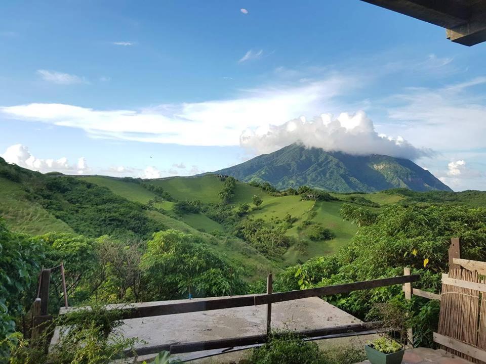 Florabells Iraya Guest House - Batanes Basco Εξωτερικό φωτογραφία